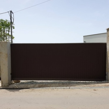 Ворота въездные откатные коричневые 2700x2000