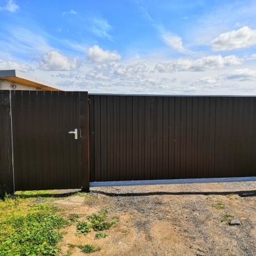 Механические ворота откатные с калиткой 3100x2300